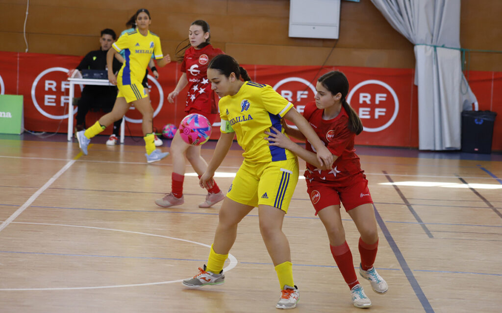 Jugadoras de fútbol sala de Melilla en un partido contra Madrid
