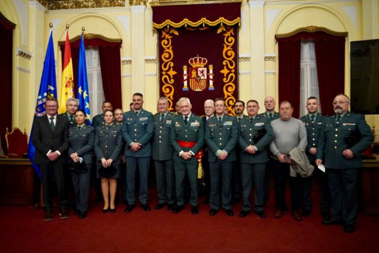 Ceremonia de homenaje al teniente general Manuel Llamas en Melilla