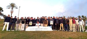 Grupo de participantes en el torneo de golf del Club Amigos del Golf en Melilla