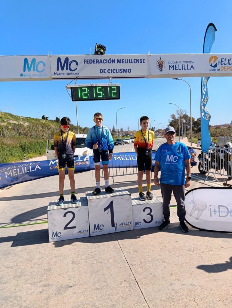 Podio de ciclistas en el Trofeo Ciudad de Melilla de ciclismo