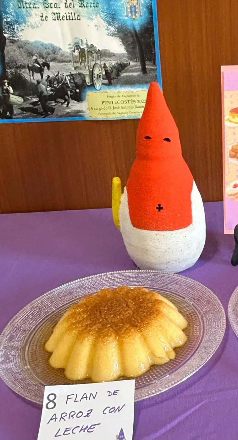 Grupo de personas en el Real Club Marítimo de Melilla