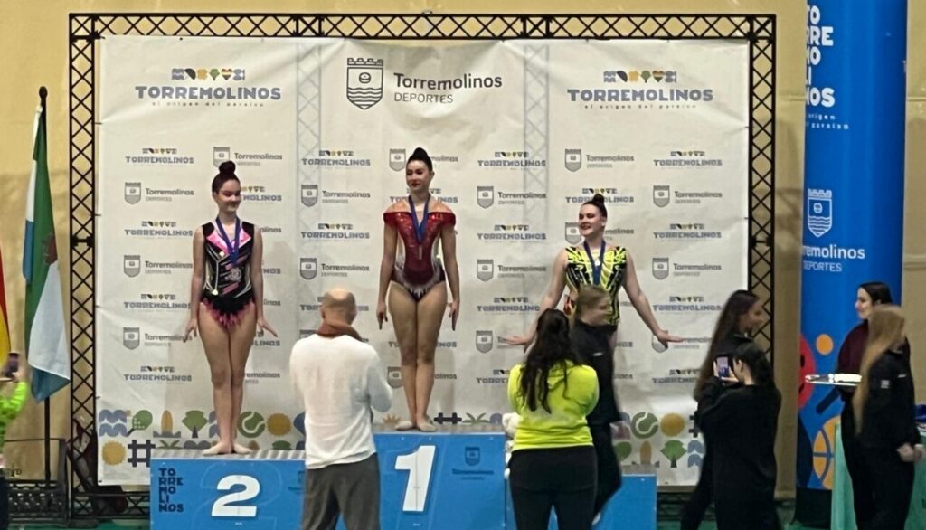 Gimnastas del Club Ágora en el podio de Torremolinos