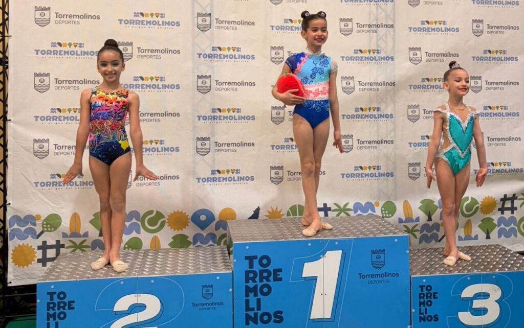 Gimnastas del Club Ágora en el podio de Torremolinos