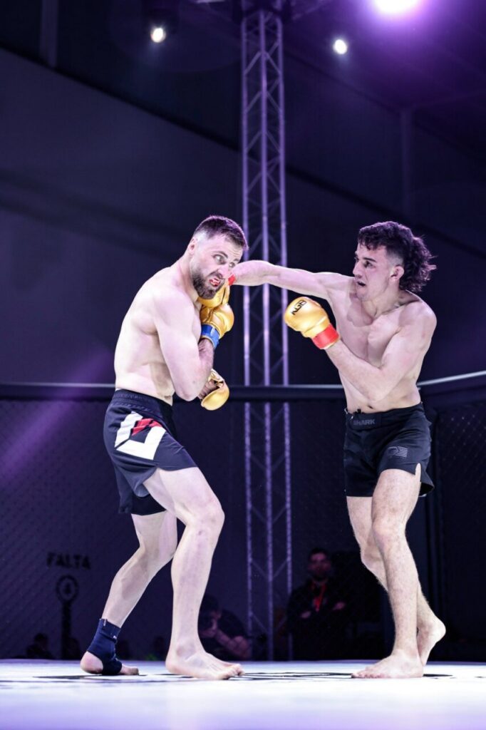 Ayman Chadghani en combate de MMA en Burgos