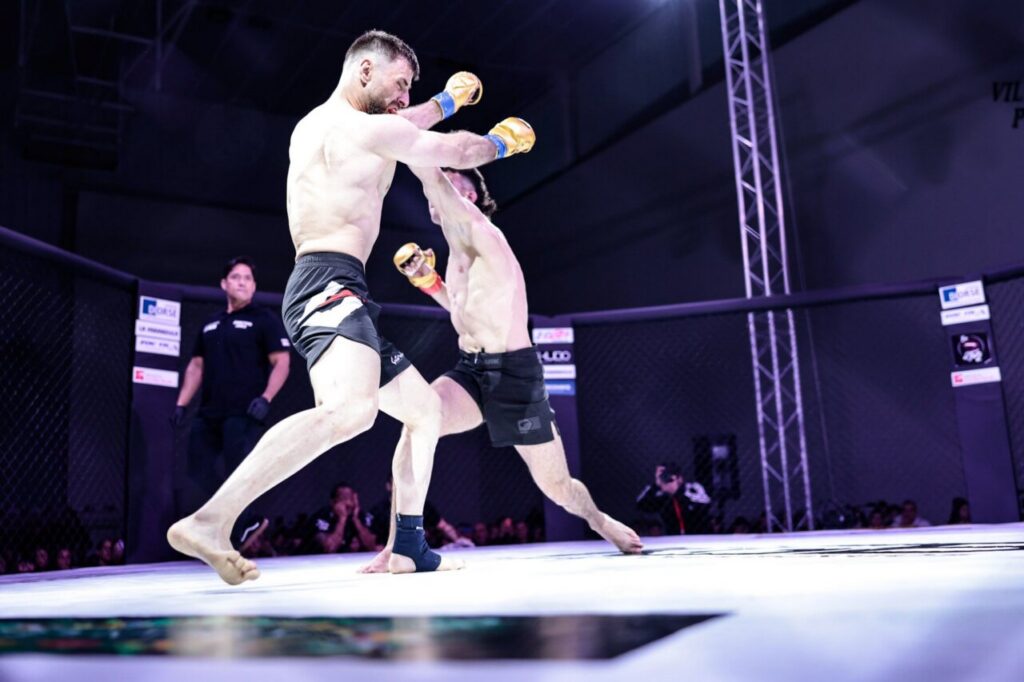 Ayman Chadghani luchando en el Torneo KGB de MMA en Burgos