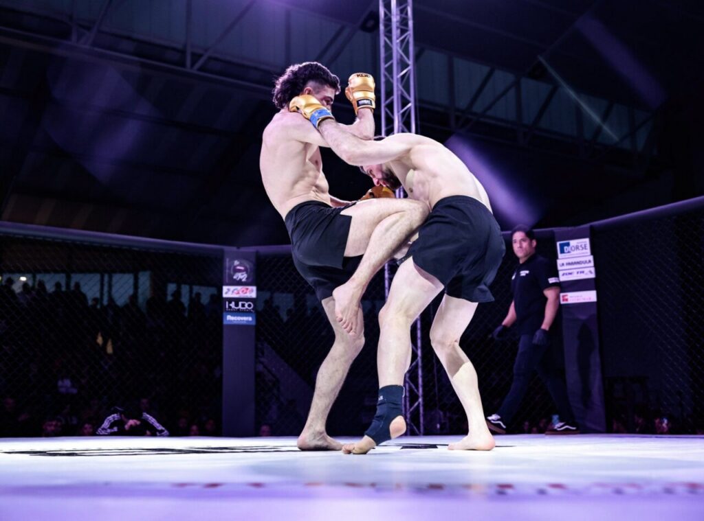 Ayman Chadghani luchando en el Torneo KGB de MMA en Burgos