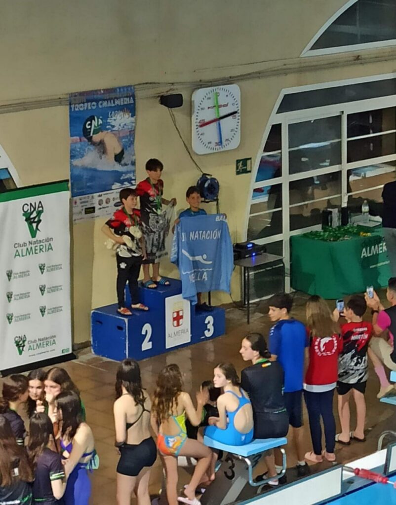 Nadadores del Club Natación Melilla en el podio del Trofeo C.N. Almería