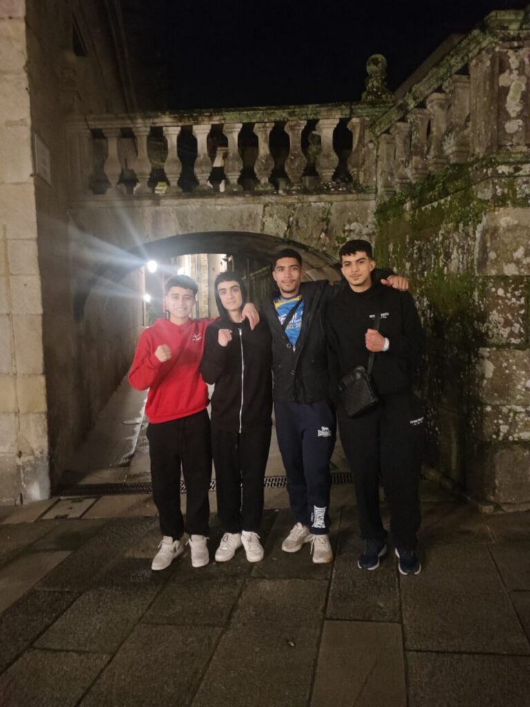 Competidores del Club Olympic Center Melilla en Marín, Galicia, tras el campeonato