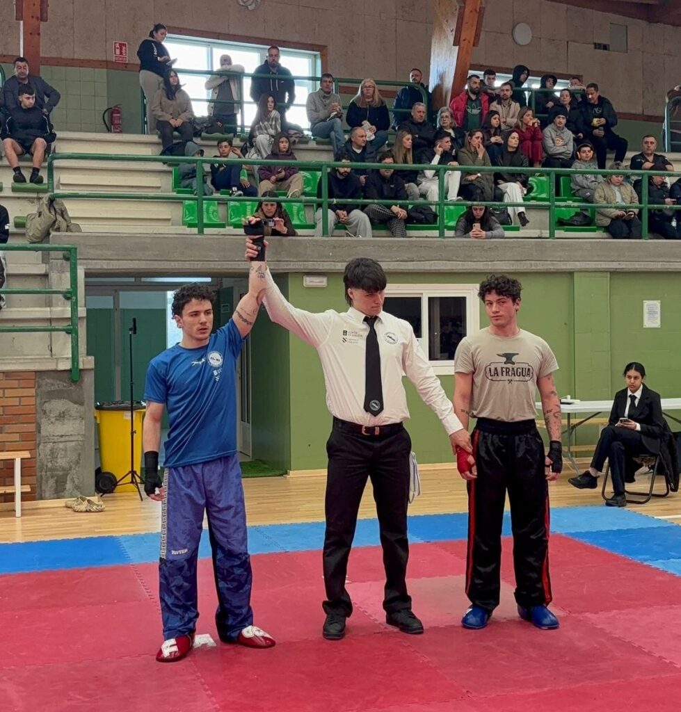 Competidores en el Campeonato de Galicia de kickboxing en Marín