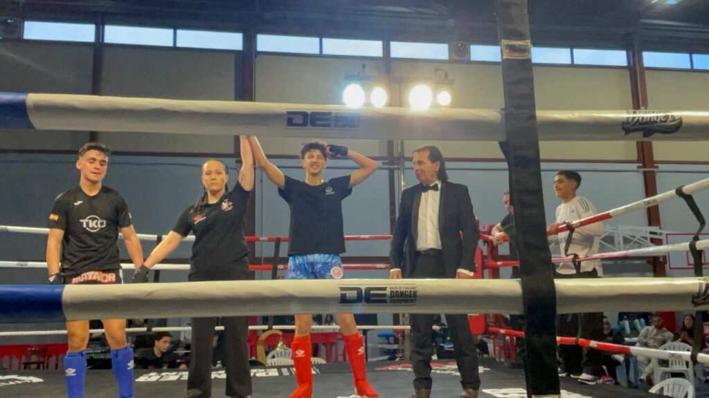 Ishak Latiffi celebra su victoria en la Gala Guerrero de Murcia