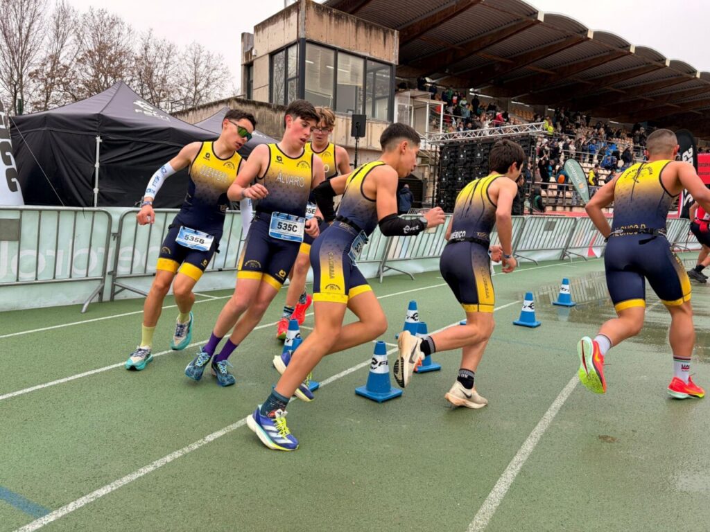 Atletas del Club Atlético Melilla compitiendo en la Liga Talento en Ciudad Real