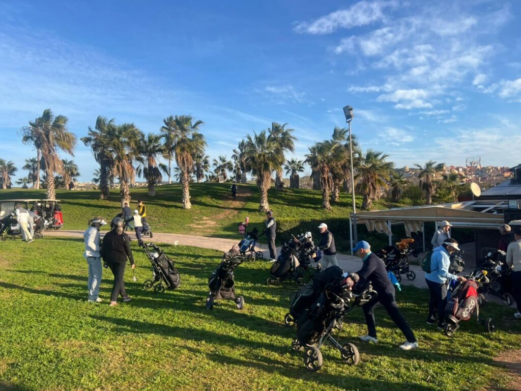 Jugadores en el campo de golf de Melilla durante la segunda prueba de la Liga 2026