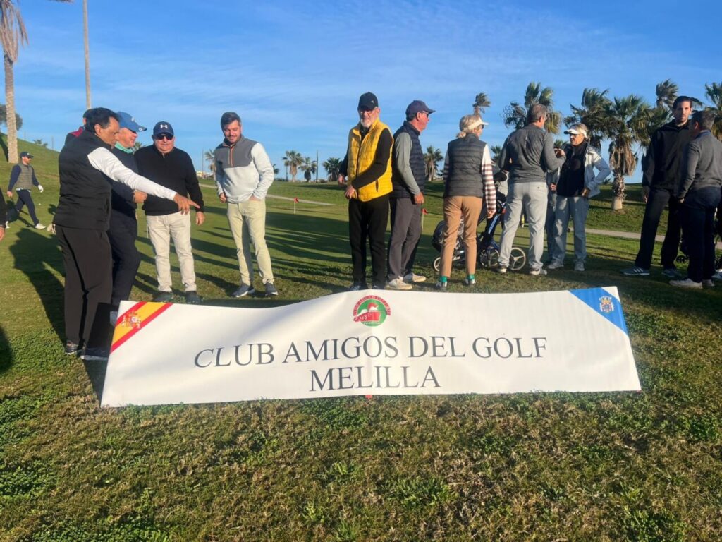 Jugadores en el Club Amigos del Golf de Melilla durante la Liga 2026.