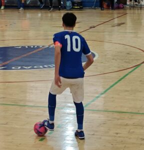 Jugador del MCD Peña Real Madrid en un partido de futsal