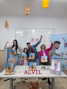 Miembros de ACVIL celebrando el Día de la Mujer con libros y sonrisas