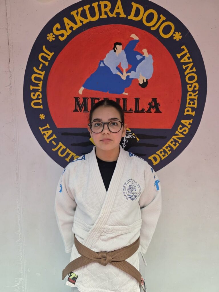 Aitana Muñoz, judoca del Club Sakura de Melilla, en su uniforme.
