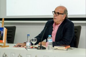 Ángel Castro Maestro durante una presentación en la UNED