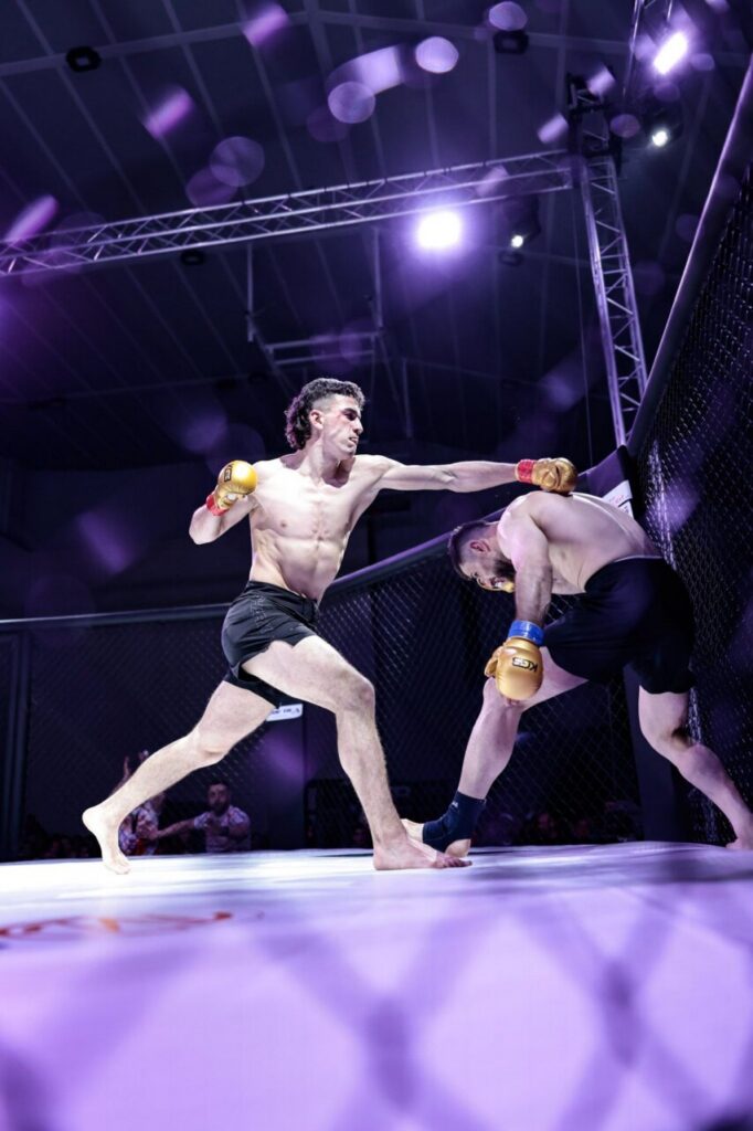 Ayman Chadghani en combate de MMA en Burgos
