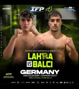 Badi Lahfa y su rival en el combate de kick-boxing en Alemania