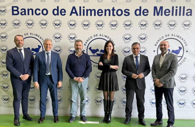 Grupo de personas en el Banco de Alimentos de Melilla