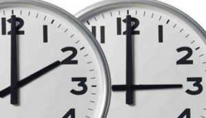 Relojes mostrando la hora del cambio horario de verano