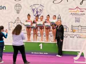 Gimnastas del Club Virka Melilla en el podio del torneo