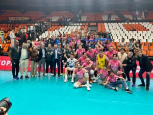 Celebración del Club Voleibol Melilla tras ganar la semifinal de la Copa del Rey