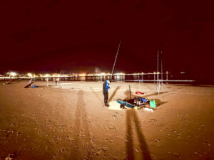 Pescadores en la playa durante el Concurso Noches de Ramadán en Melilla