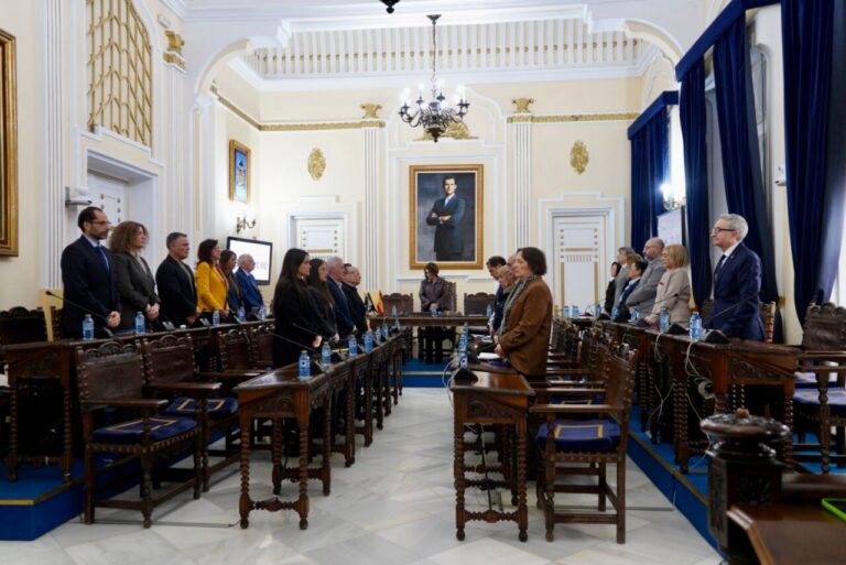 Miembros del Gobierno local de Melilla durante un debate en el pleno.