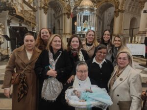 Grupo de mujeres en la Catedral de Granada durante la celebración del Año Jubilar EIN
