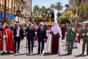 Procesión del Domingo de Ramos en Melilla con cofradías y autoridades