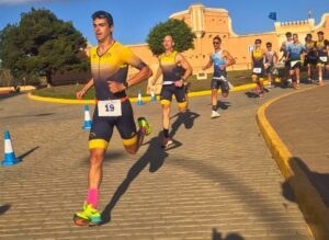 Corredores compitiendo en el XVI Duatlón Ciudad de Melilla