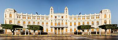 Vista panorámica del edificio histórico en Melilla