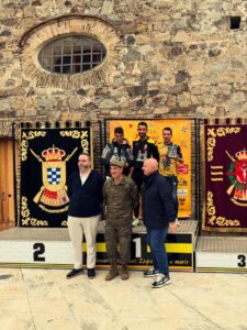 Edu Calderay en el podio tras lograr el tercer lugar en Ceuta