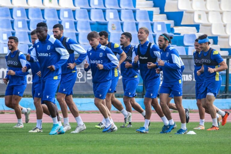 Jugadores de la U.D. Melilla entrenando para el partido contra Almería B