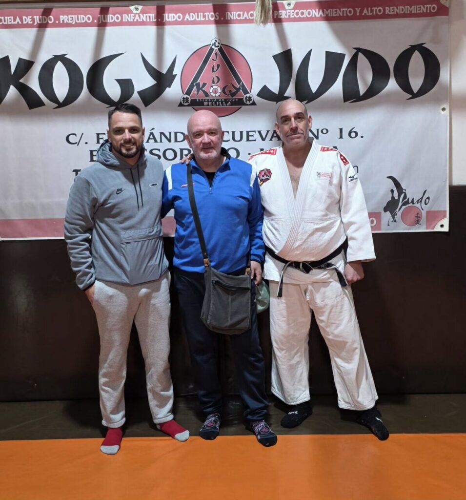 Entrenadores y alumnos de la Escuela KogyJudo en Melilla
