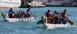Competencia de piragüismo en el Festival del Real Club Marítimo de Melilla