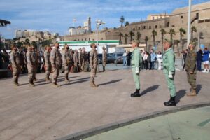 Militares españoles en Melilla durante una ceremonia de evacuación