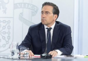 Ministro de Asuntos Exteriores de España durante una conferencia de prensa