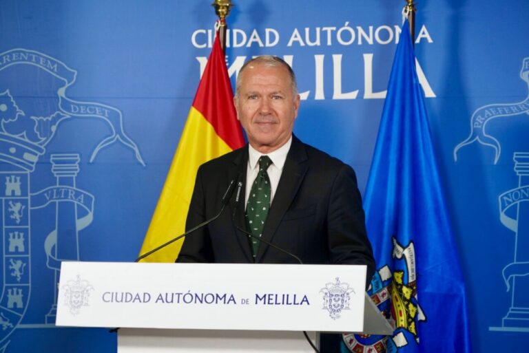 El vicepresidente de Melilla anunciando medidas para autónomos
