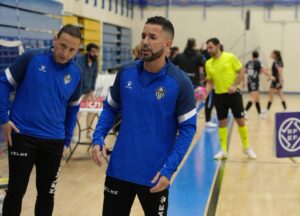 Gustavo Bravo, entrenador del Melilla Torreblanca C.F., en un partido de fútbol sala.