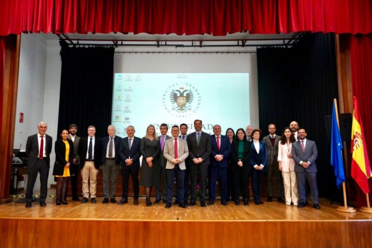 Grupo de profesionales en la jornada sobre retos administrativos en Melilla