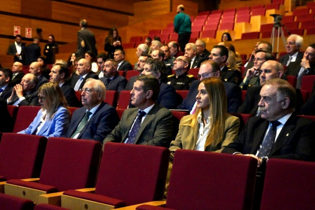 Asistentes a las jornadas sobre defensa y tecnología en Melilla