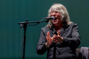 José Mercé cantando en un concierto de flamenco en Melilla