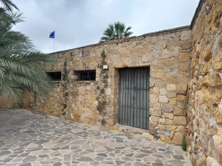 Entrada de la Casa Hermandad de la Divina Pastora en Melilla
