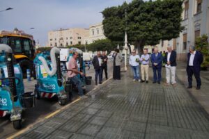 Reunión sobre limpieza y sostenibilidad en Melilla con maquinaria moderna