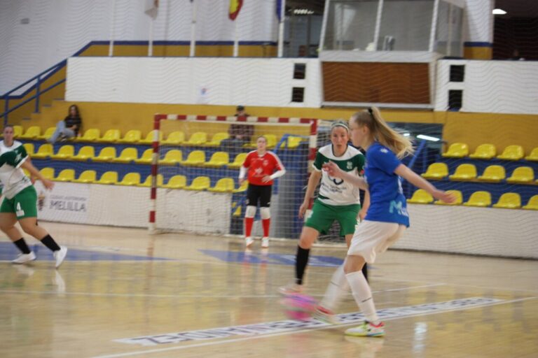 Jugadoras del Melilla Torreblanca B en un partido de fútbol sala
