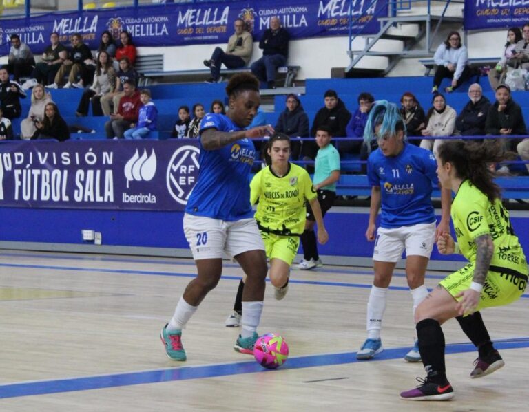 Jugadoras del Melilla Torreblanca en un partido de fútbol sala