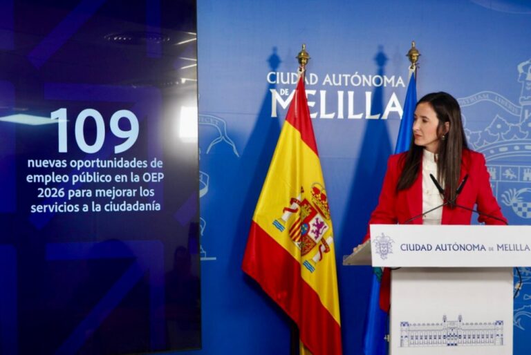 Presentadora en conferencia sobre nueva oferta de empleo público en Melilla