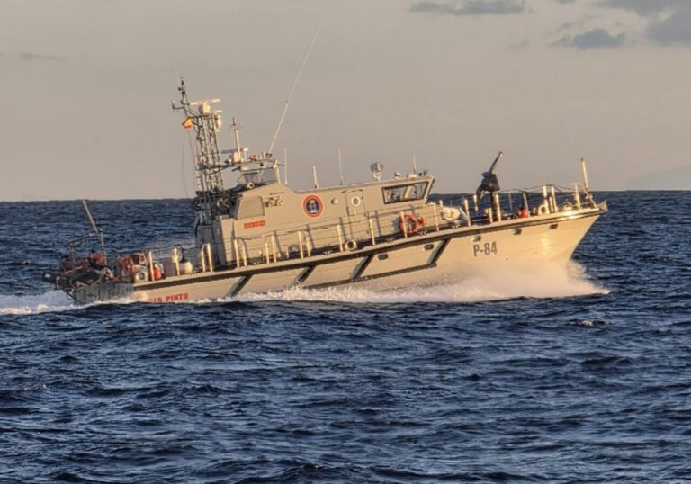 Patrullero Isla Pinto navegando en aguas de Melilla